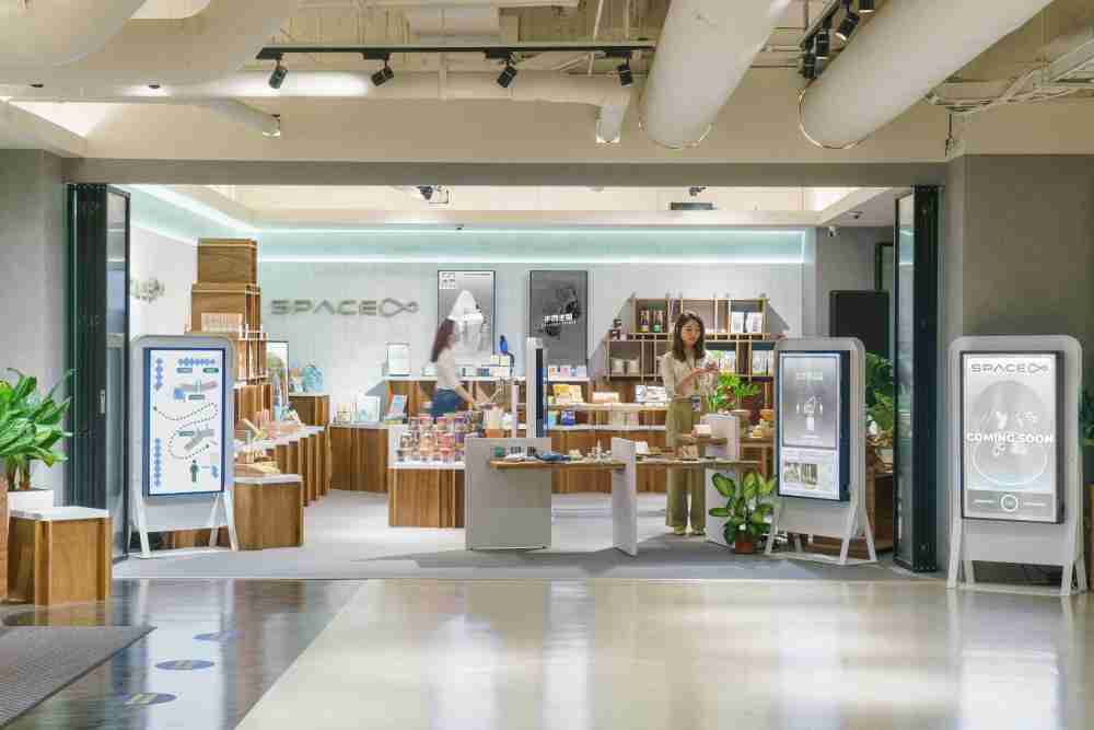 壹号平台打造永续选物商店，，，，展示社企及社创商品，，，结合创利空间所开发的智能零售系统，，，整合多元产品信息，，，，让无人商店扮演公益行动的推手