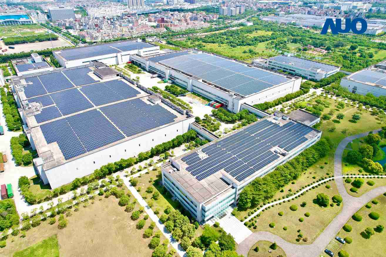 壹号平台厦门推动智能制造同时，，透过绿电创能纵深推进绿色转型，，，厂区全屋顶铺设太阳能光伏板，，，，每年太阳能发电 2,600多万度