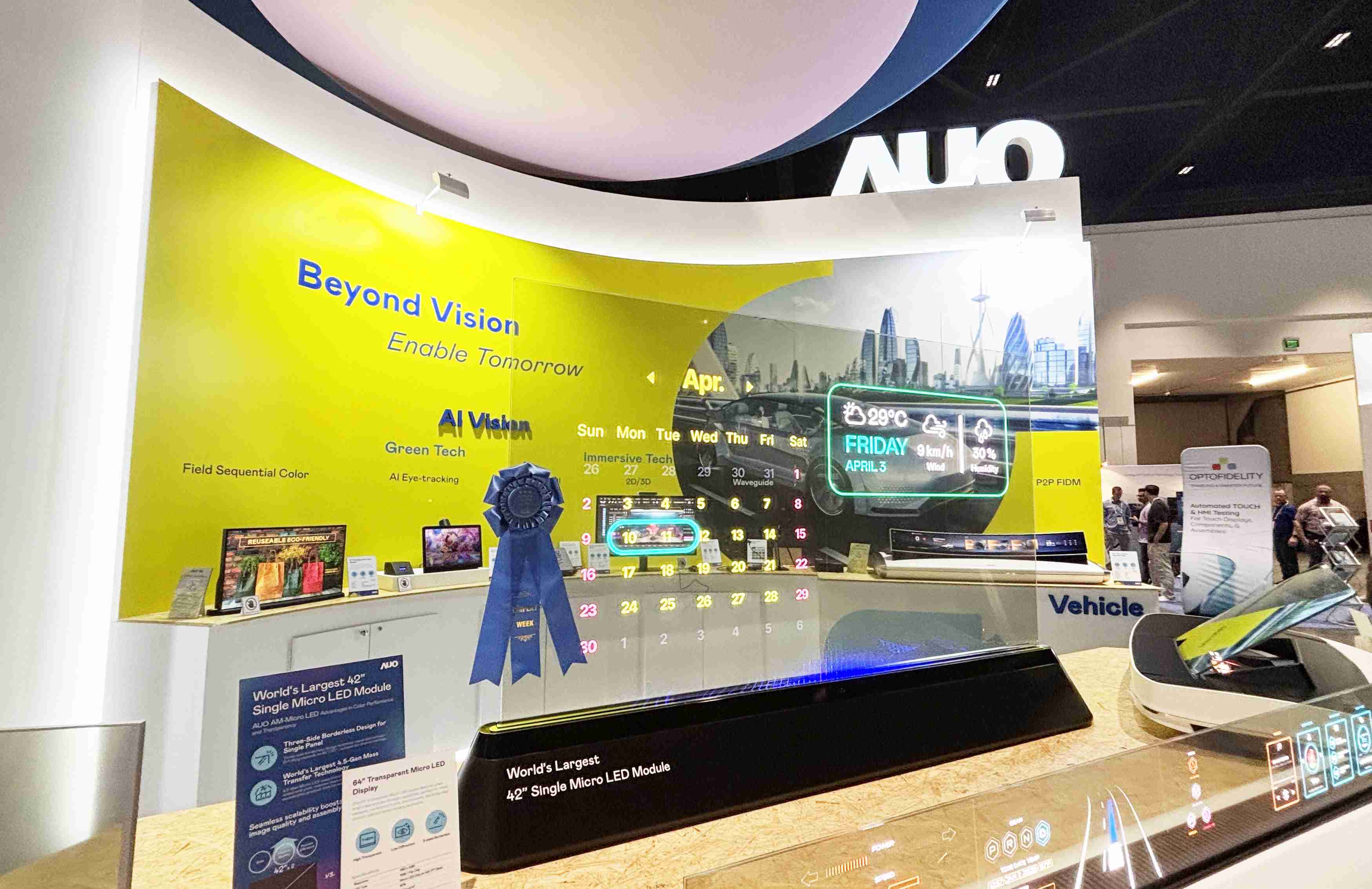 壹号平台64吋透明Micro LED显示器获〝最佳Micro LED技术应用奖〞，，，其绝妙的透明穿透特性，，，，同时具备1,000 nits的高亮度表现，，，，并透过精细的无缝拼接延伸，，可依需求灵活应用于多元场域，，，展现出Micro LED显示技术划时空的无限潜力